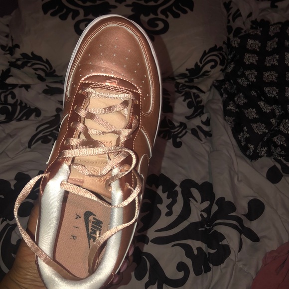 Nike rose gold Air Force one - Picture 2 of 6